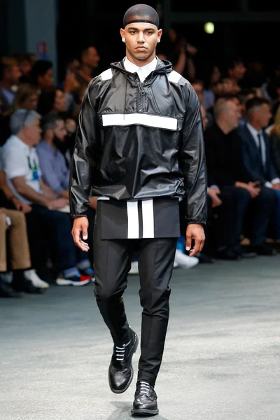 Look 25